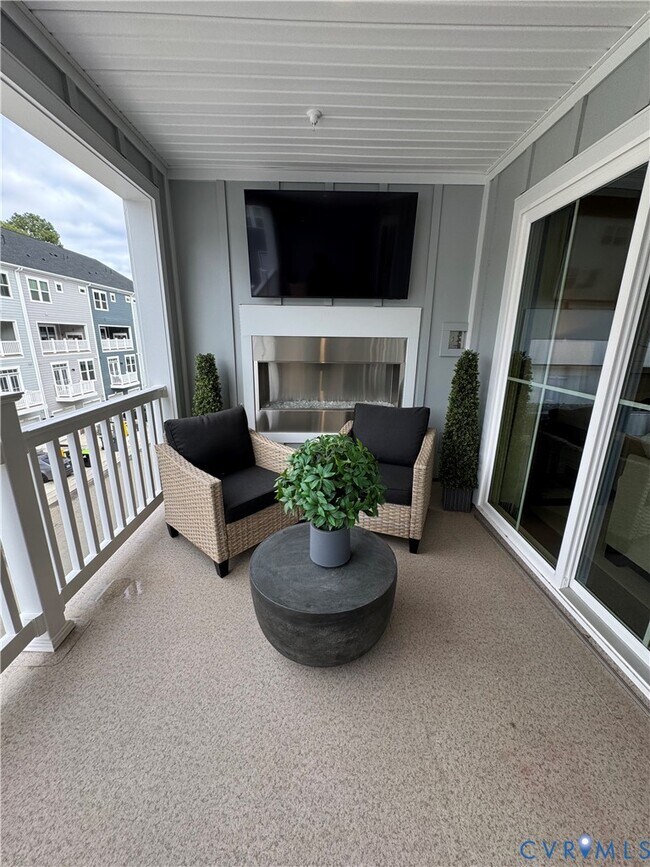 Building Photo - 8029 Lake Laurel Ln