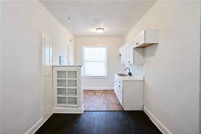Building Photo - 499 8th St NE
