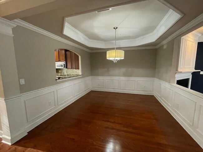 Building Photo - Midtowne