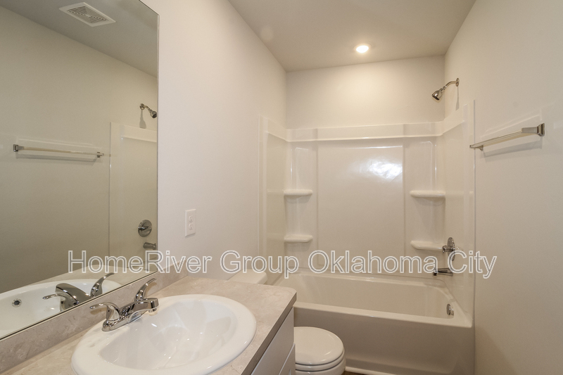 Building Photo - 3131 Valley Dr