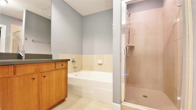 Building Photo - 3333 Allen Pkwy