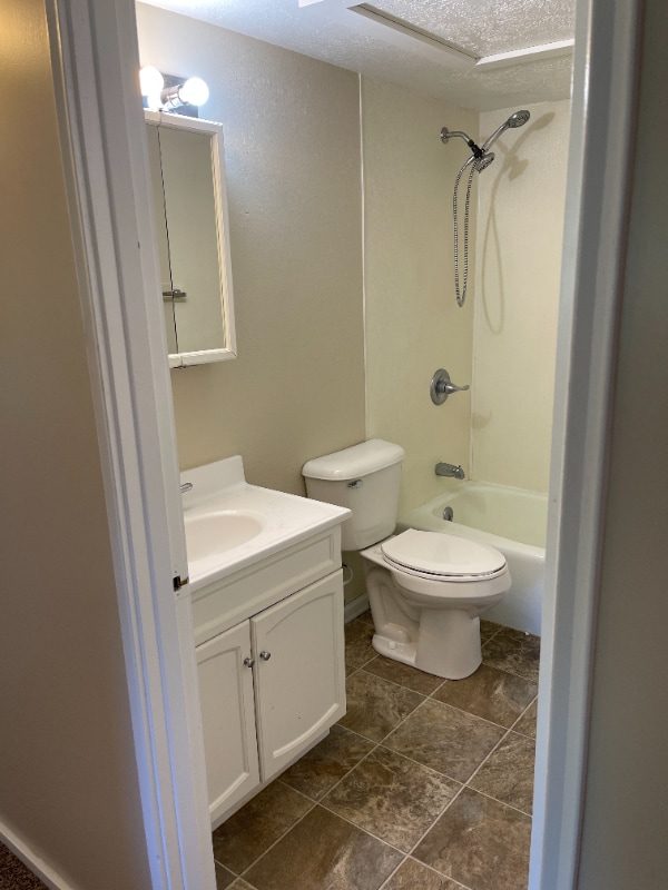 Building Photo - 245 Country Club Dr