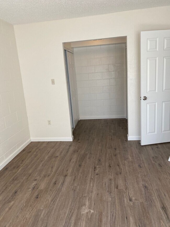 Building Photo - 190 Griswold Way
