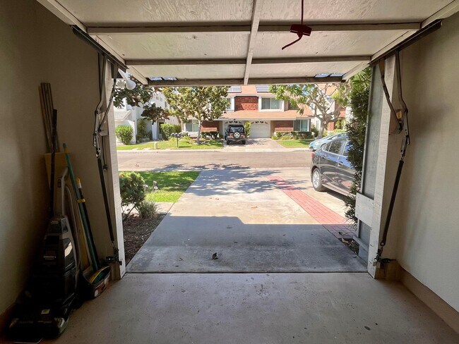 Building Photo - 7063 Deerhurst Ct