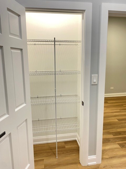 Building Photo - 1305 E 69th St