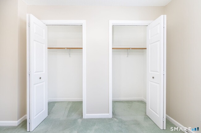 Building Photo - 2 The Hamlet