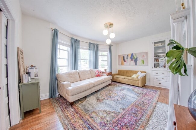 Building Photo - 911 Nevin Ave