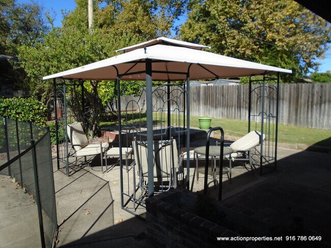 Building Photo - Central Roseville, Single Story Large Yard, Pool w/ Service 3 bedrooms, 2 baths,  1931sqft Gardne...