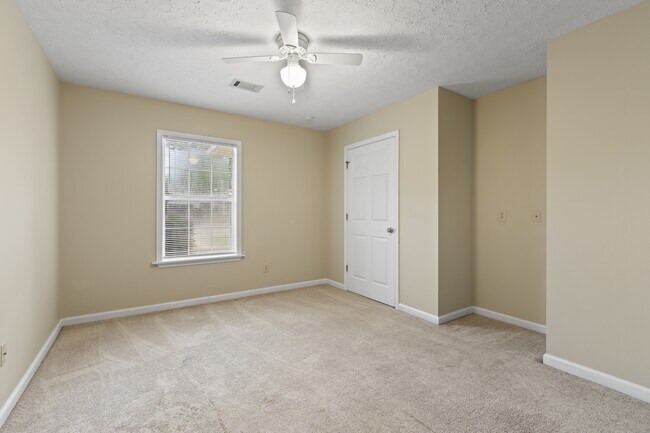 Building Photo - 684 Yeager Ln