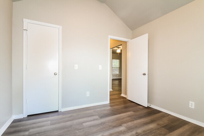 Building Photo - 3905 Penny Dr