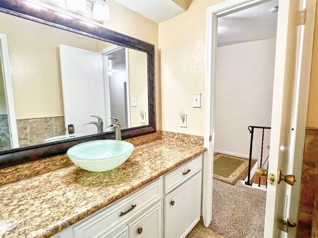 Building Photo - 16902 Summit Oaks Ln