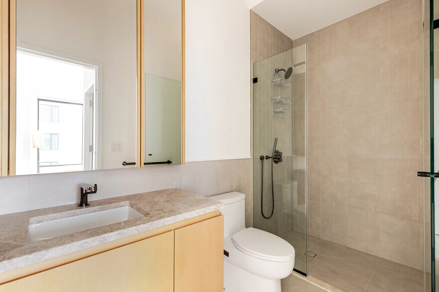 Building Photo - 655 Union St