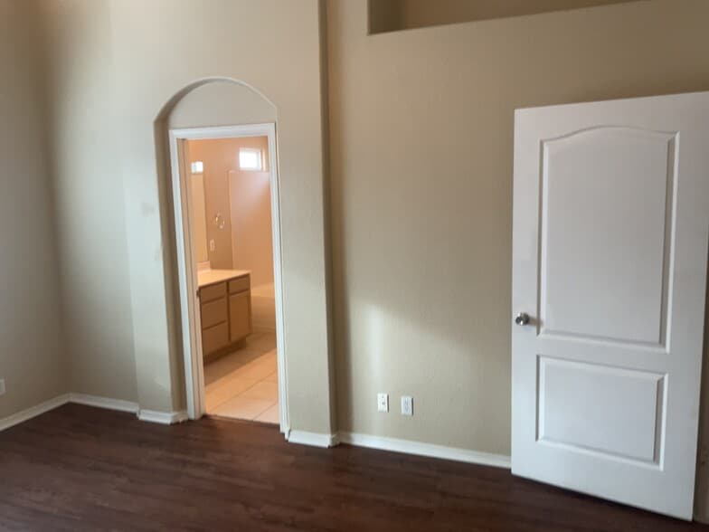 Building Photo - 736 Autumn Meadows Dr