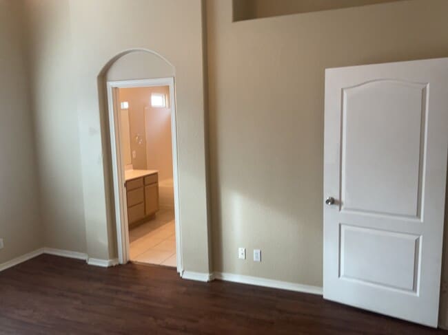 Building Photo - 736 Autumn Meadows Dr