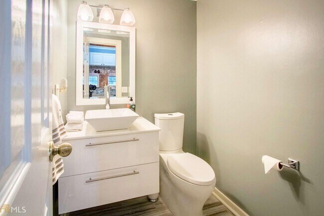 Building Photo - 205 Walker St SW