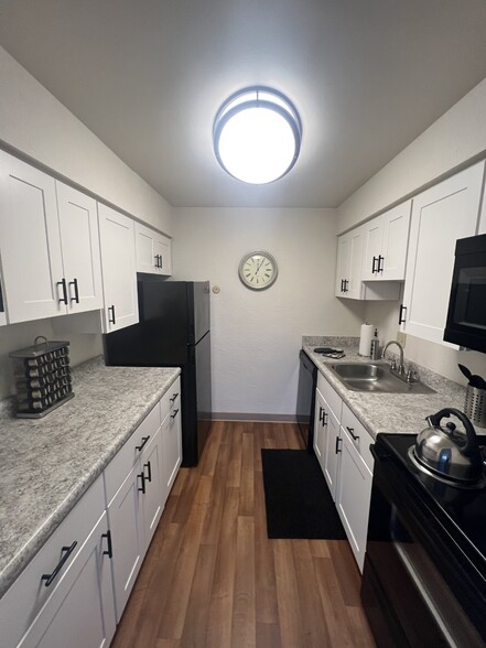 Brand New 1BD Kitchen - Monroeville Apartments at Birnam Wood