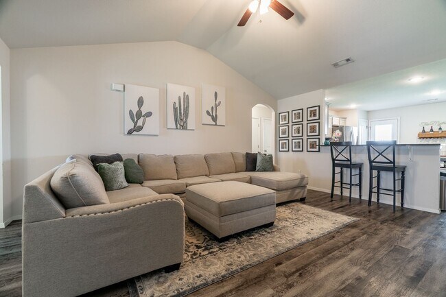Building Photo - Like New Home LOADED w/Amenities at Lakewood S/D in Lowell!