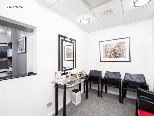 Building Photo - 30 Central Park S St