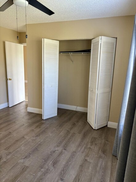 Building Photo - 1545 Lake Crystal Dr