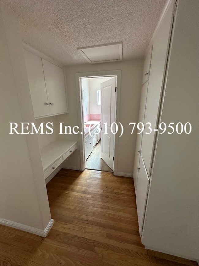 Building Photo - Beautifully Updated Home with 2-Car Garage & Large Bonus Family Room