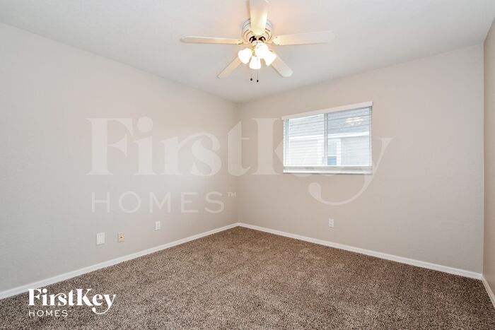Building Photo - 2556 SW 28th Ave