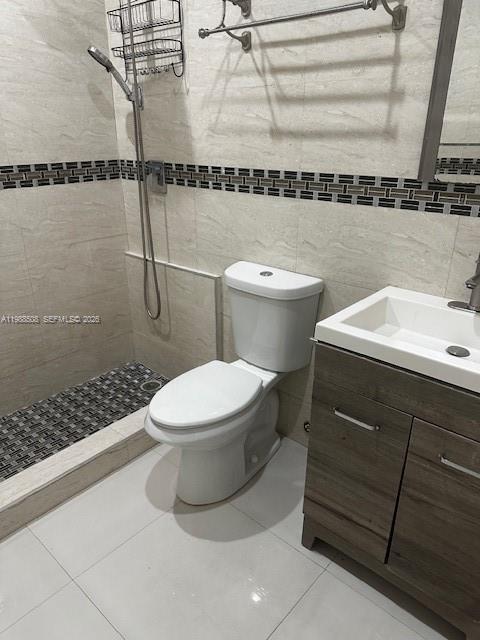 Building Photo - 2730 Collins Ave