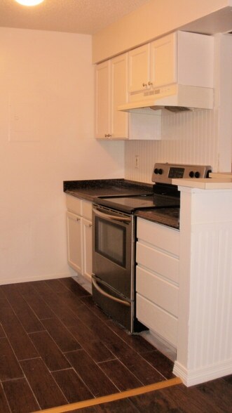 Kitchen - 10150 E Virginia Ave