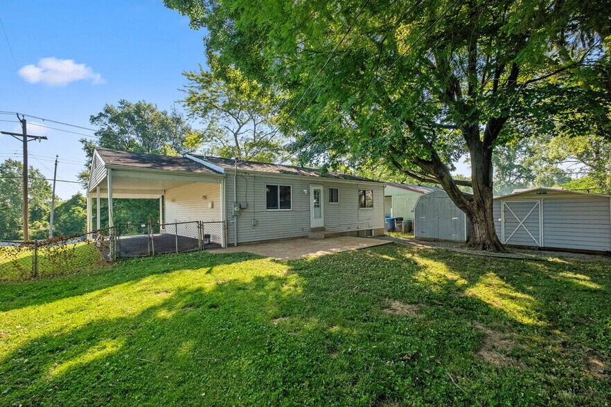 Building Photo - 12720 Missouri Bottom Rd