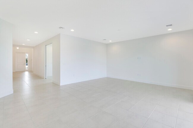 Building Photo - 13439 SW River Rock Rd