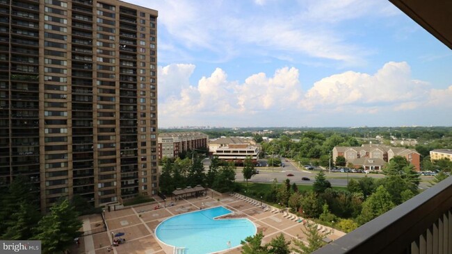 Building Photo - 3705 S George Mason Dr