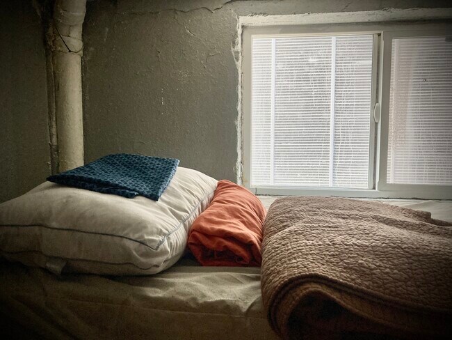 Building Photo - Room #1