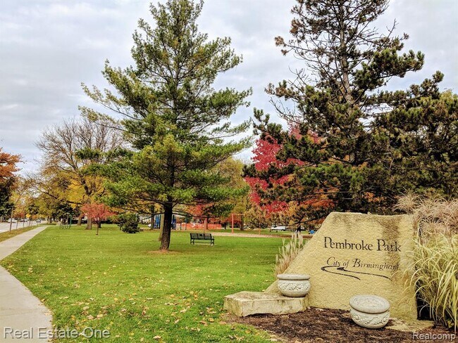 Building Photo - 463 N Eton St