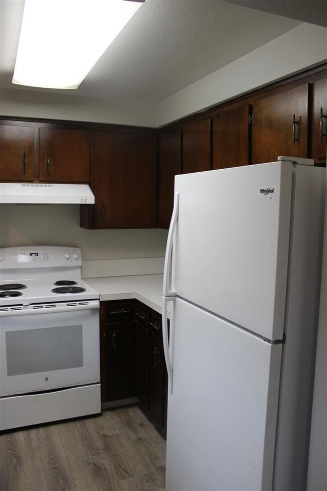 Building Photo - 2 Bedroom, 1 Bathroom Duplex!!!!