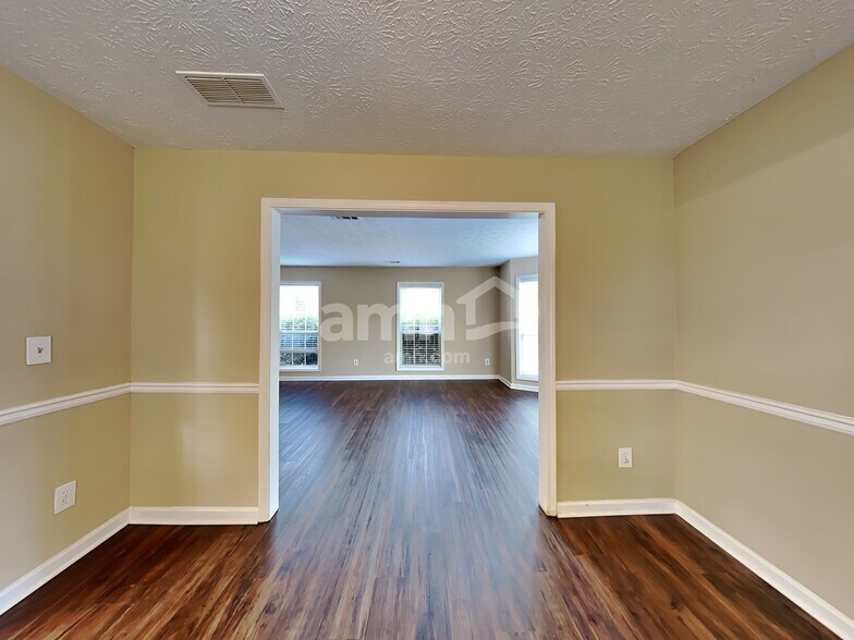 Building Photo - 3285 Summit Pl Dr