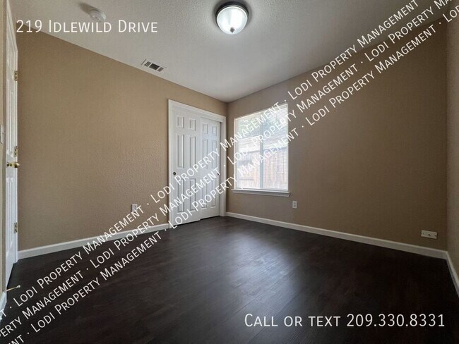 Building Photo - 219 Idlewild Dr