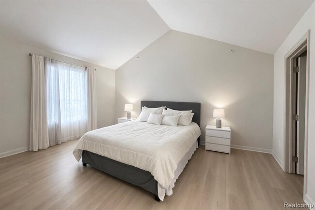 Building Photo - 51843 E Pointe Ln