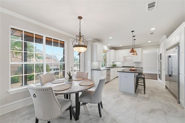 Building Photo - 715 Lakeway Dr