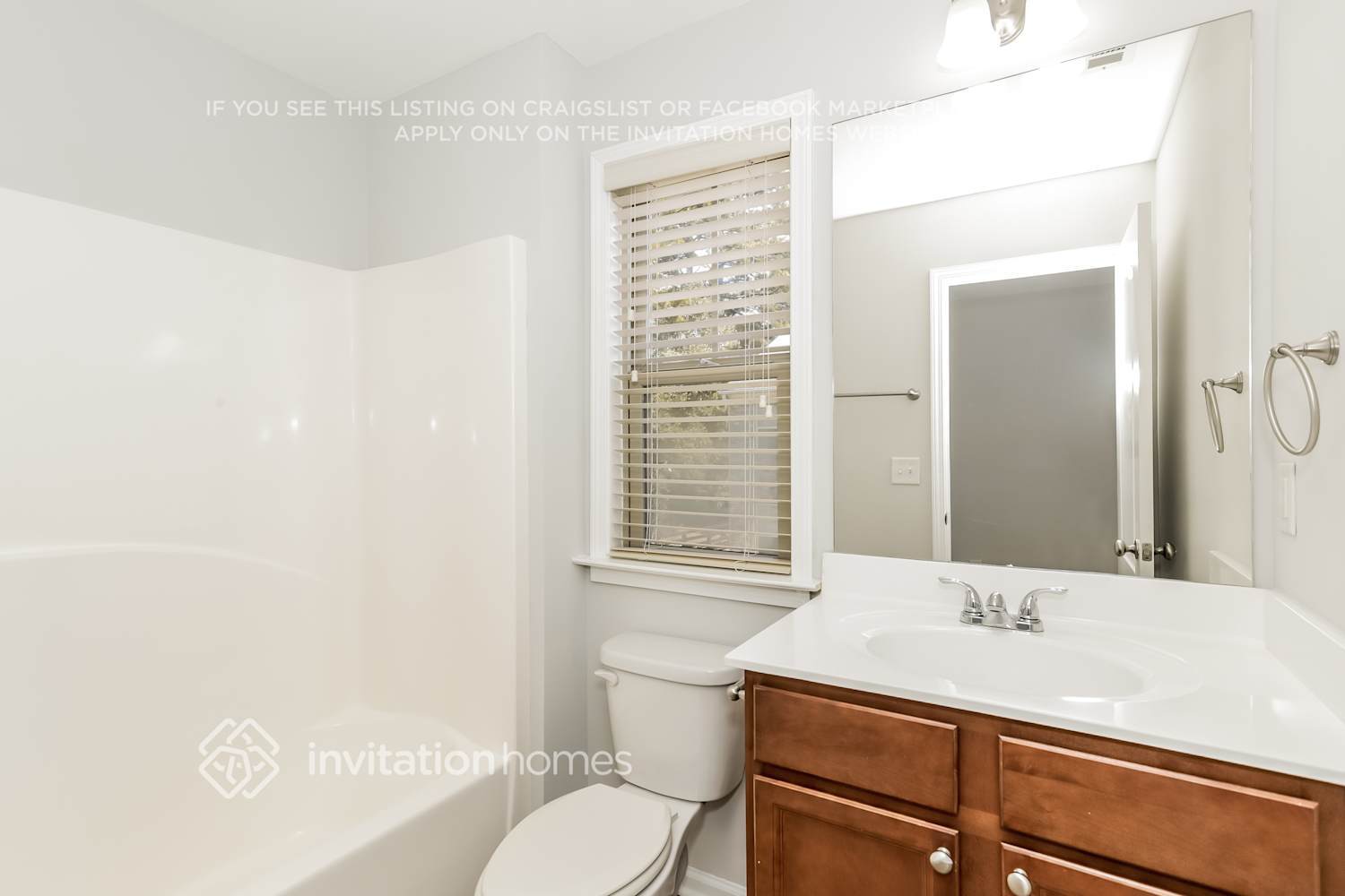 Building Photo - 3099 Hallmark Ln NE