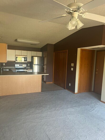 Building Photo - 30 Zeller Ct