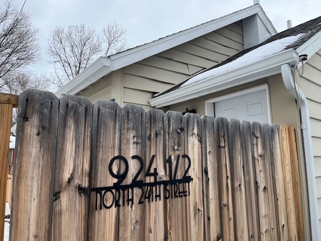 Building Photo - Adorable Fully Remodeled Home in Prime Location – Furnished & Move-In Ready!