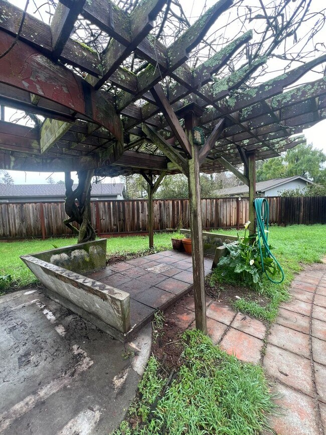 Building Photo - Come check out this Beautiful Country Home...