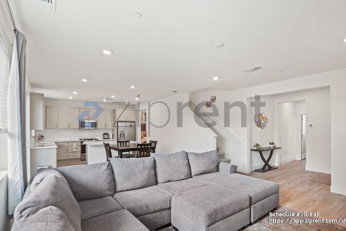 Building Photo - 1804 French Wy