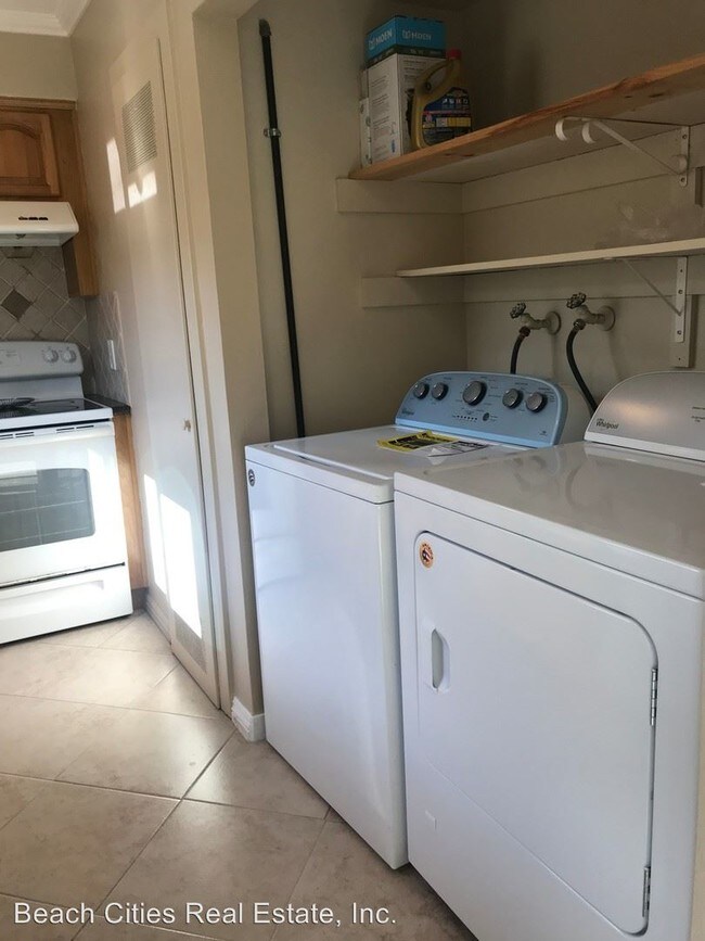 Building Photo - 3 br, 1.5 bath House - 9868 Continental Dr.