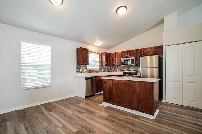 Building Photo - 3253 St Bernard Cir