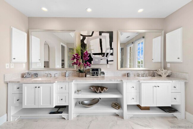 Building Photo - 14748 Valle Del Sur Ct