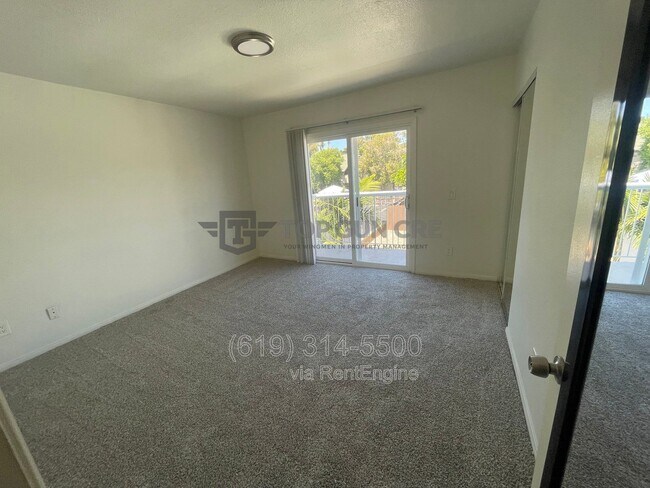 Building Photo - 1182 Holly Ave