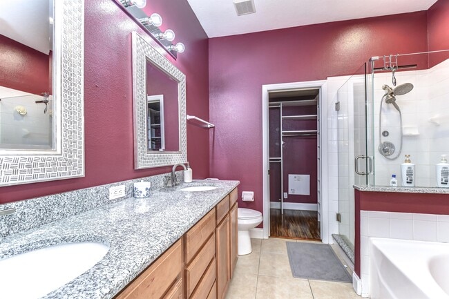 Building Photo - 3292 Covered Bridge Dr E