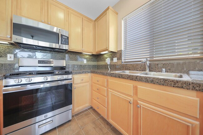 Building Photo - 82630 Redford Way