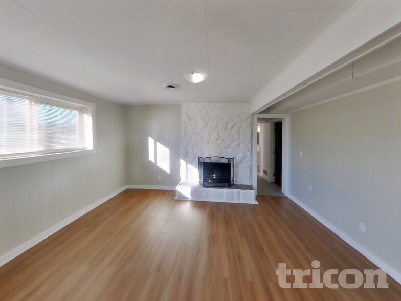 Building Photo - 2990 Pickering Pl NE