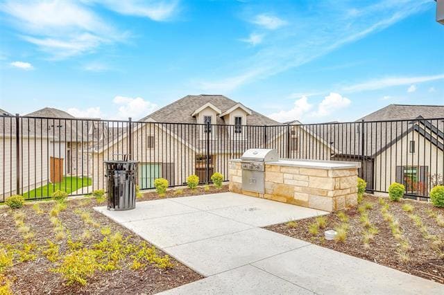 Building Photo - 10434 Peonia St
